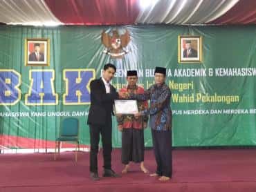 Peserta PBAK 2023 Serahkan Infaq Rp 15 Juta untuk Pembangunan Masjid Agung UIN Gus Dur