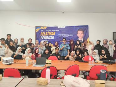 Dorong Budaya Literasi, KSM-F Dustur Halal UIN Gus Dur Adakan Pelatihan Penulisan Buku