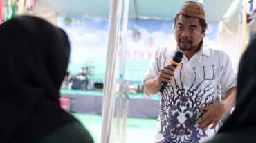 Hipnoterapi Massal “Sadar Kaya” Meriahkan Panggung Kreatif Santri di Expo Kemandirian Pesantren 2023
