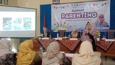 Sukseskan Sustainable Development Goals (SDGs) Mahasiswa KKN Kolaborasi PTKIN Gelar Seminar Parenting   